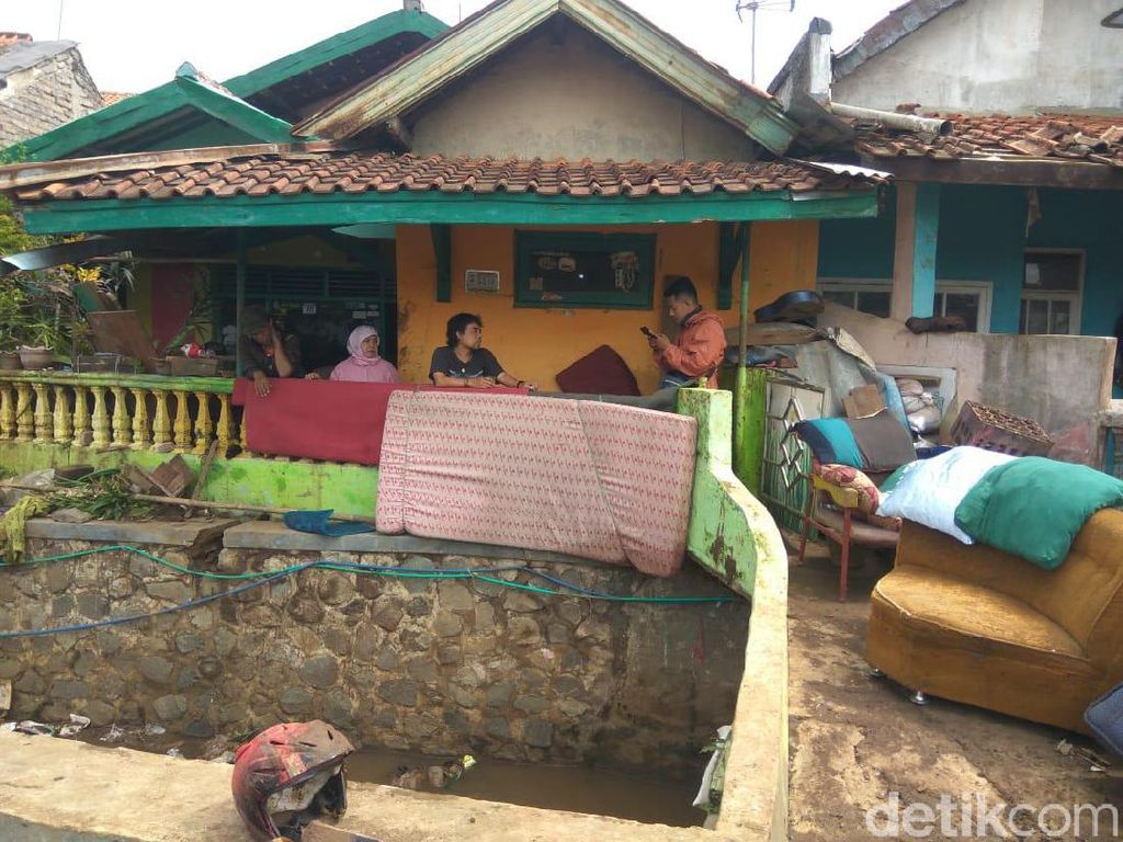 Warga Padalarang Masih Dihantaui Banjir Bandang Susulan Warga Padalarang Masih Dihantaui Banjir Bandang Susulan