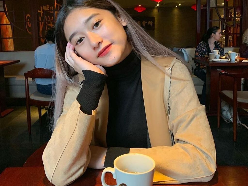 Cantiknya Amanda Caesa, Anak Parto Patrio Saat Kulineran Seru Cantiknya Amanda Caesa, Anak Parto Patrio Saat Kulineran Seru