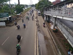 Viral Pemotor Berpelat Merah Ngamuk di Busway Cengkareng, Polisi Cek TKP