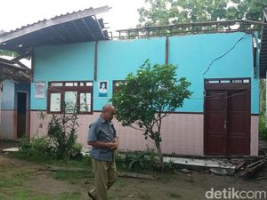 Atap Bangunan SD di Rembang Ambrol Usai Diguyur Hujan Semalaman