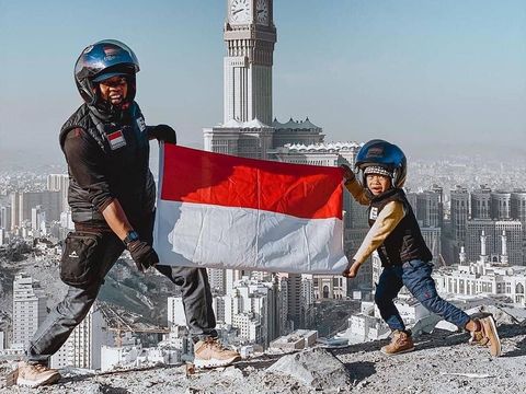 Ayah dan Anak Usia 4 Tahun Naik Motor ke Mekkah, Ini Persiapannya