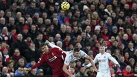 Dominasi Liverpool membuat Sheffield tak banyak mengancam gawang Alisson di babak pertama. Skor 1-0 bertahan hingga turun minum.