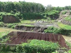 Pembangunan Jembatan Perkebunan Senilai Rp 22 Miliar Mangkrak Dikeluhkan
