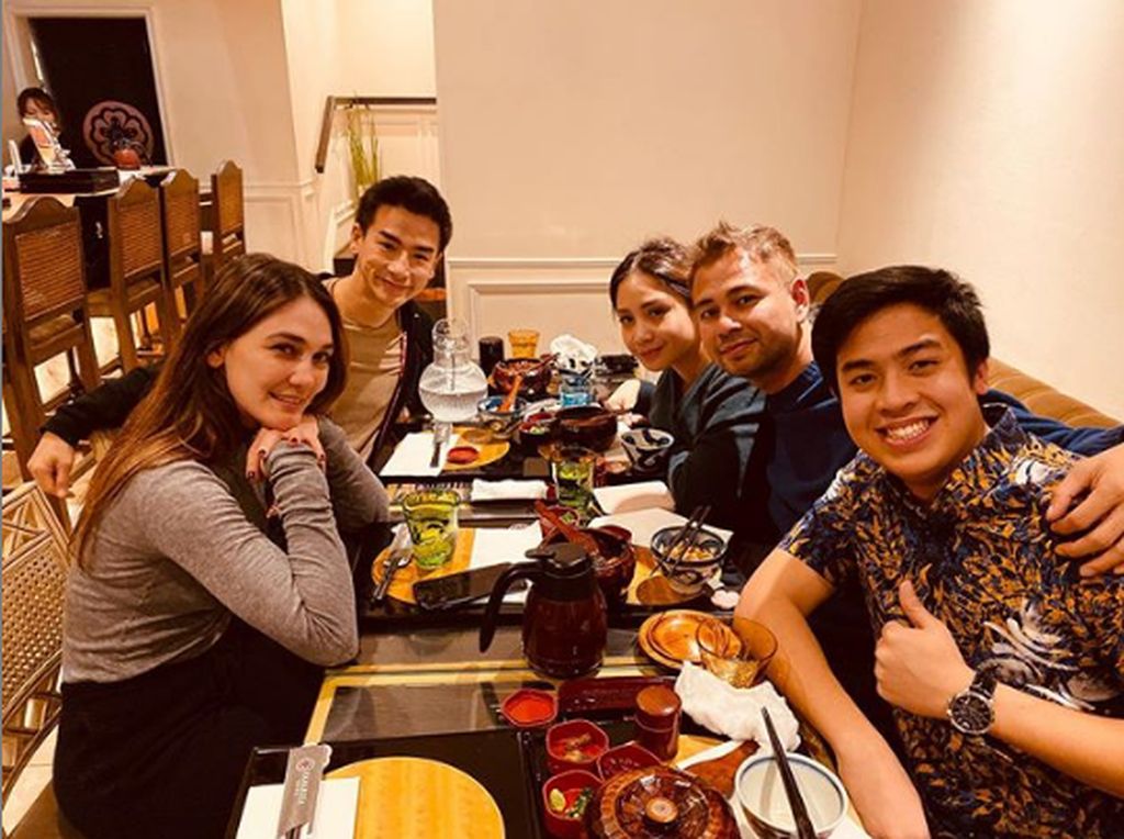 Ketemu Ryochin di Jepang, Raffi Ahmad: Pacarnya Luna Maya Nih! Ketemu Ryochin di Jepang, Raffi Ahmad: Pacarnya Luna Maya Nih!
