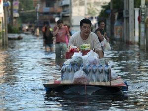 Ikuti 5 Tips Menjaga Keamanan Makanan dan Air Bersih Ini Saat Banjir