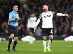 Cocu begitu terkesan dengan penampilan menawan Rooney di laga ini. AP Photo/Bradley Collyer.