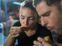 Pertama Kali Coba Martabak Manis, Bagaimana Reaksi 5 Orang Asing Ini?