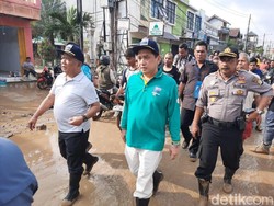 Datangi Lokasi Banjir di Pondok Gede Permai, Mendag: Ini Luar Biasa