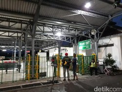 Papan Salah Tulis Departure, Kedatangan di Stasiun Solo Dicopot