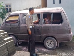 Sebuah Mobil Pengangkut BBM Terbakar di SPBU Banyuwangi, 2 Orang Luka