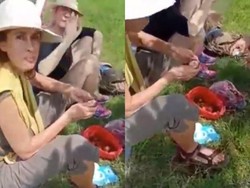 Inspiratif! Turis Jerman Ini Bersihkan Sampah Bekas Makanannya Saat Berlibur di Yogyakarta