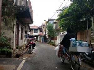 Banjir di Kawasan Pasar Baru Jakpus Surut, Warga Beraktivitas Normal Banjir di Kawasan Pasar Baru Jakpus Surut, Warga Beraktivitas Normal