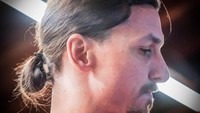 Saat Ibrahimovic ditanya soal kasih hadiah ulang tahun apa buat istrinya? Ibra menjawab, Tidak ada, dia sudah punya Zlatan (Instagram @acmilan)