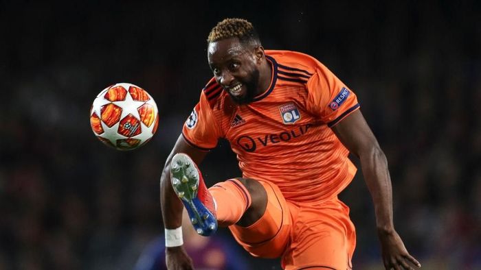 Moussa Dembele BARCELONA, SPAIN - MARCH 13: Moussa Dembele of Lyon controls the ball during the UEFA Champions League Round of 16 Second Leg match between FC Barcelona and Olympique Lyonnais at Nou Camp on March 13, 2019 in Barcelona, . (Photo by Maja Hitij/Getty Images)
