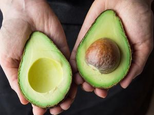 7 Tips Mudah Bikin Alpukat Cepat Matang, Pakai Tusuk Gigi hingga Tisu 7 Tips Mudah Bikin Alpukat Cepat Matang, Pakai Tusuk Gigi hingga Tisu