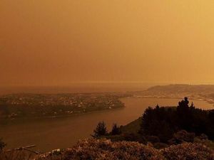 Langit Merah Darah di Australia, Kuning Keruh di Selandia Baru