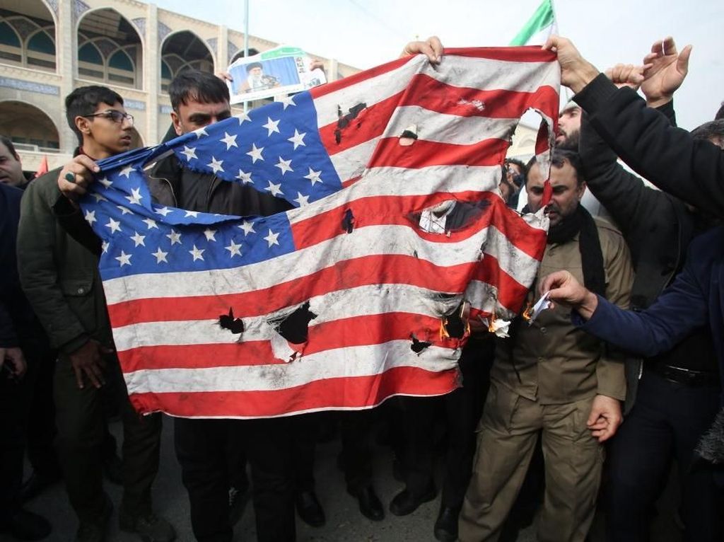 Jenderal Iran Dibunuh AS, Puluhan Ribu Warga Gelar Protes di Jalanan