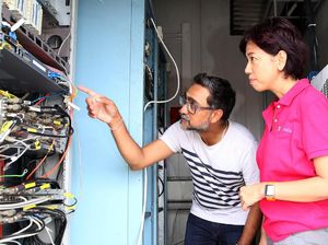 Cek Jaringan Pascabanjir Ibu Kota