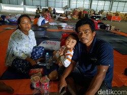 Cerita Warga Pondok Gede Permai Terjebak Banjir 12 Jam, Mertua Stroke