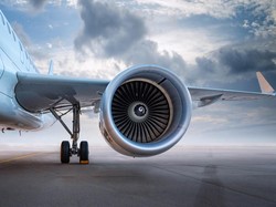 Horor Banget! Mesin Pesawat Terbakar Saat Terbang, Ada Videonya