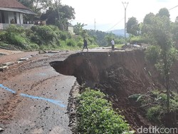 Longsor di Bogor, SAR Bandung: 11 Desa Terisolir dan 3 Warga Hilang
