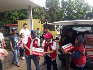 Pertamina Bikin Dapur Umum dan Salurkan Logistik di Teluknaga