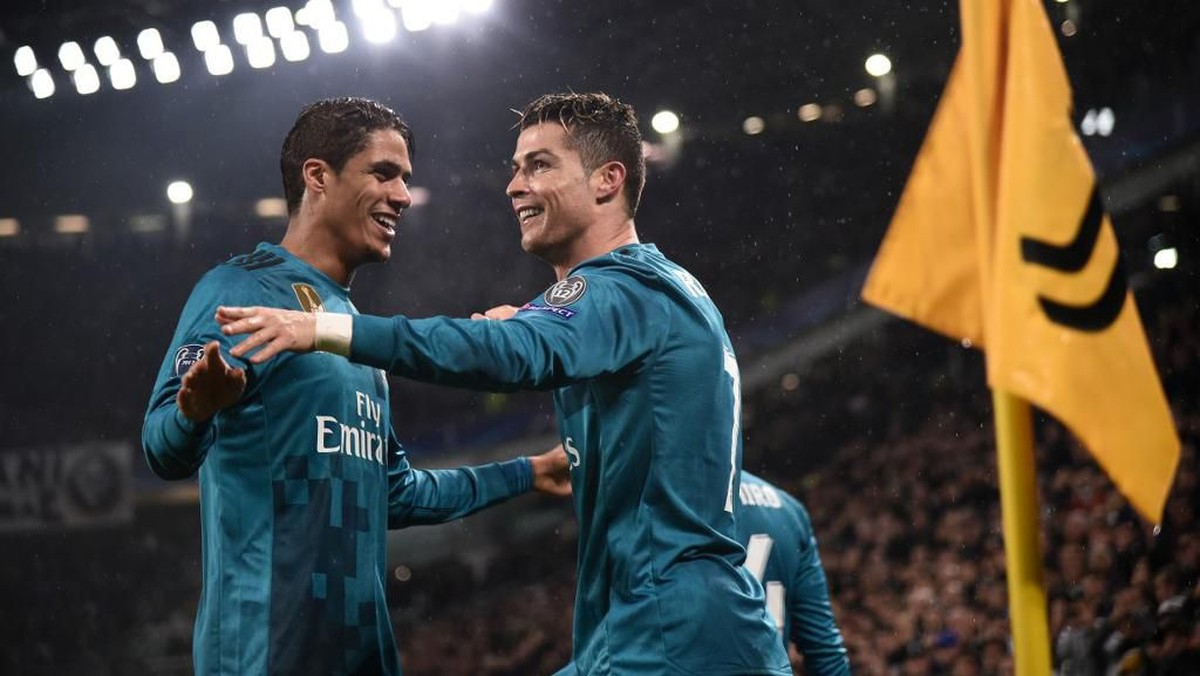 Raphael Varane mengenang momen-momen keributan kecil dengan eks rekan setimnya, Cristiano Ronaldo, saat masih bermain di Real Madrid. (Foto: Marco Bertorello / AFP)