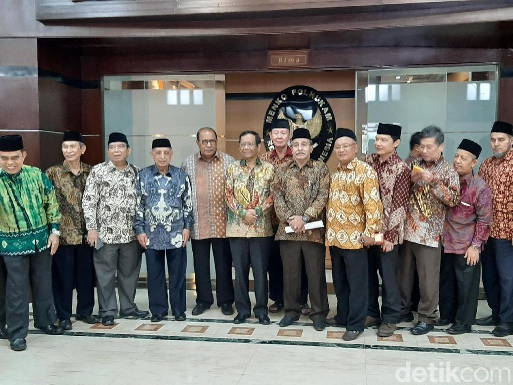 Audiensi dengan Ormas-ormas Islam, Mahfud Soroti Paham Khilafah Audiensi dengan Ormas-ormas Islam, Mahfud Soroti Paham Khilafah