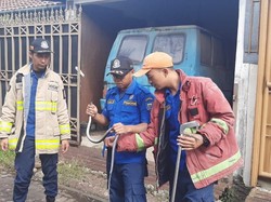 Ular Koros 1 Meter Ngumpet di Kap Mesin Mobil Warga Bandung