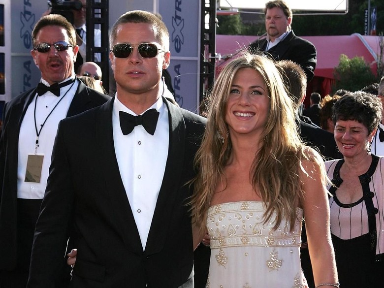 Brad Pitt dan Jennifer Aniston. Foto: Carlo Allegri/Getty Images