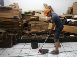 Bersihkan Rumah Sehabis Banjir Tak Cukup Pakai Air, Ini Alasannya