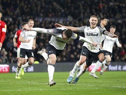 Cocu kagum dengan kebugaran mantan pemain Manchester United ini yang mampu tampil konsisten selama 90 menit di usai yang tak muda lagi. AP Photo/Bradley Collyer.