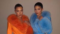 Foto: Gaya Kembar Kylie Jenner dengan Sahabatnya yang Tak Kalah Seksi