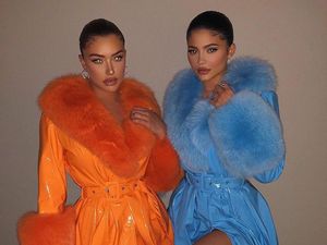 Foto: Gaya Kembar Kylie Jenner dengan Sahabatnya yang Tak Kalah Seksi