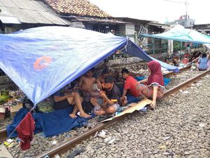 Belum Terima Bantuan Obat, Korban Banjir Pesing Garden Singgung Pemilu