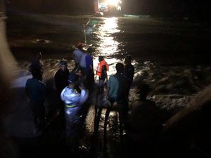 Kemenhub Evakuasi Penumpang Kapal Bocor di Perairan Maluku