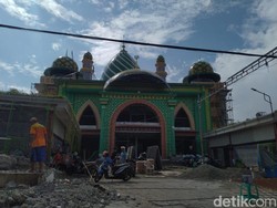 Pengerjaan Mega Proyek Masjid Bergaya Nabawi di Kota Mojokerto Molor