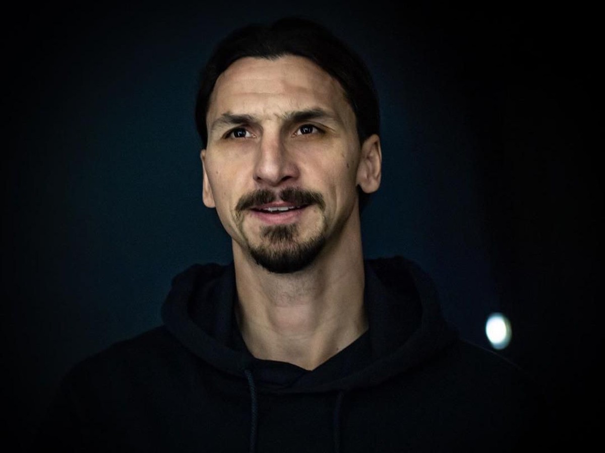 Liburan ala Ibrahimovic, Loncat dari Atas Kapal (Instagram @acmilan)
