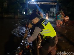 Sungai Meluap ke Permukiman, Ini yang Dilakukan Warga dan Polisi Pasuruan