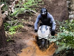 Wow, Ducati Panigale Diajak Main Off Road