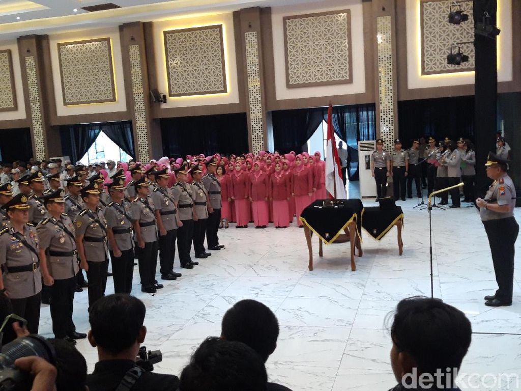 Ini Daftar Nama 8 Kapolres dan 7 Pejabat Utama Polda Jatim yang Dirotasi Ini Daftar Nama 8 Kapolres dan 7 Pejabat Utama Polda Jatim yang Dirotasi