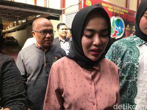 Kasus Medina Zein hingga Kabar Duka Chris Pattikawa dan Lina Mantan Sule Kasus Medina Zein hingga Kabar Duka Chris Pattikawa dan Lina Mantan Sule