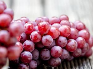 Cuma Hari ini! Anggur Red Globe Cuma Rp 4.480 di Transmart Full Day Sale