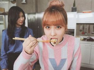 Pacaran dengan Heechul Super Junior, Momo Twice Paling Hobi Makan