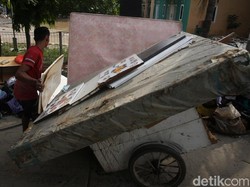 Tips Bersihkan Kasur Bekas Banjir Sesuai dengan Jenisnya