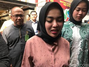Beda Pernyataan Medina Zein dan Keluarga soal Kasus Narkoba Amfetamin Beda Pernyataan Medina Zein dan Keluarga soal Kasus Narkoba Amfetamin