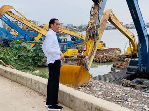 Diam-diam ke Waduk Pluit, Jokowi Cek Alat Penanganan Banjir