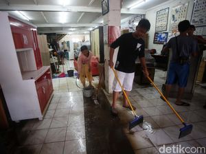 Ini Risikonya Terlalu Lama Menunda Bersih-bersih Sehabis Banjir