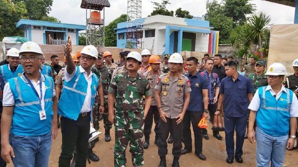 Panglima TNI-Kapolri Pantau Gardu PLN Pascabanjir