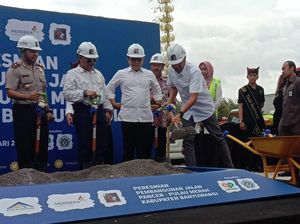 Jalan Penghubung Pantai Pancer dan Pulau Merah Akan Lebih Nyaman dan Lebar Jalan Penghubung Pantai Pancer dan Pulau Merah Akan Lebih Nyaman dan Lebar